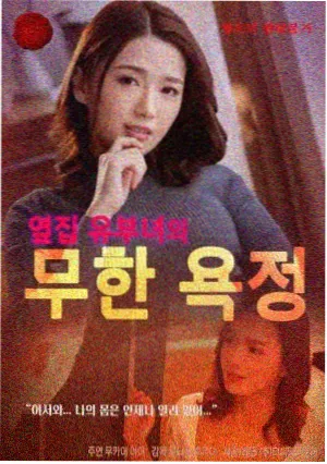 机房维护员戚岸在更换放映机滤网
